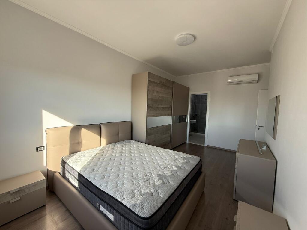 Jepet me qira apartament 2+1 perball UET ne porcelan