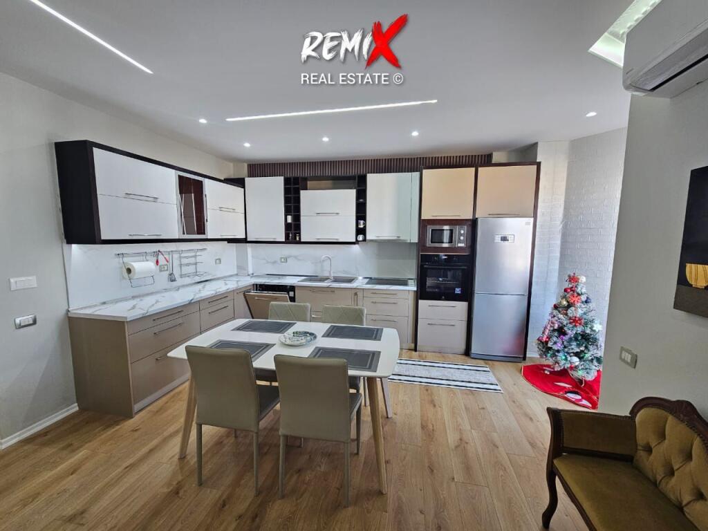 SHITET APARTAMENT 3+1 – ZONA E MARKATËS, DURRËS