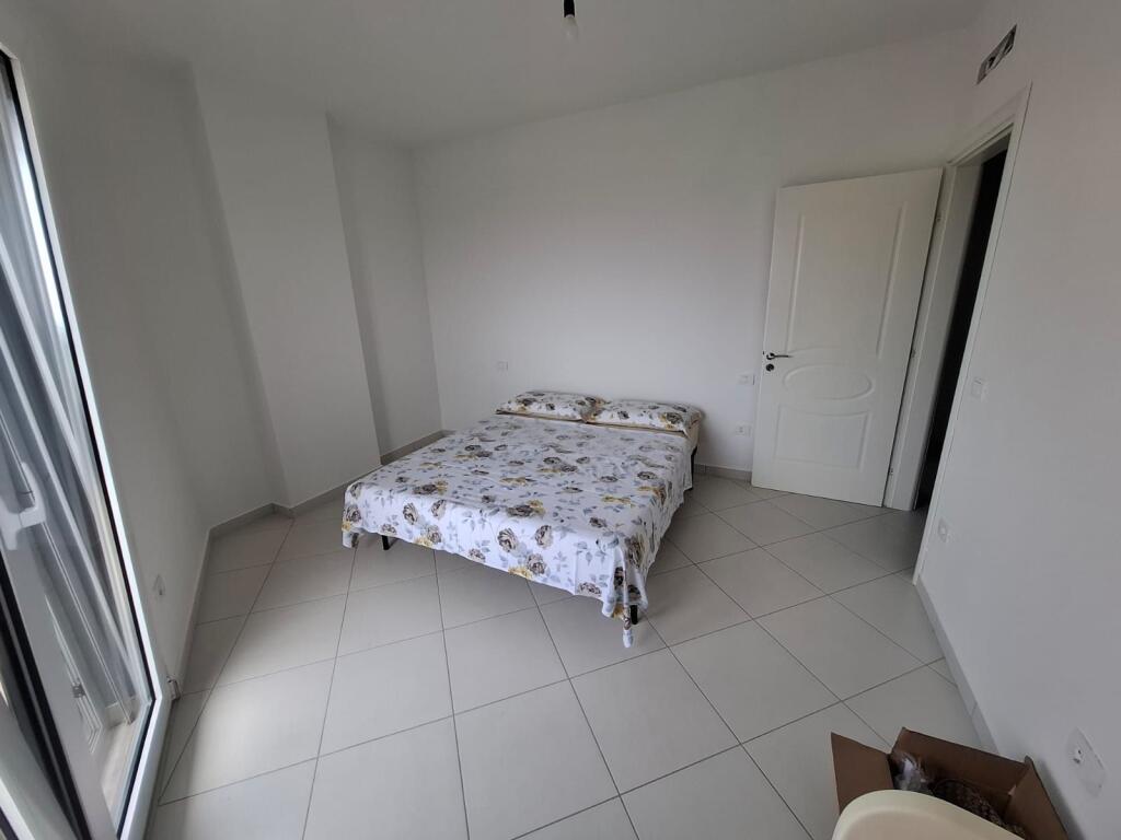 Shitet Apartament 2+1