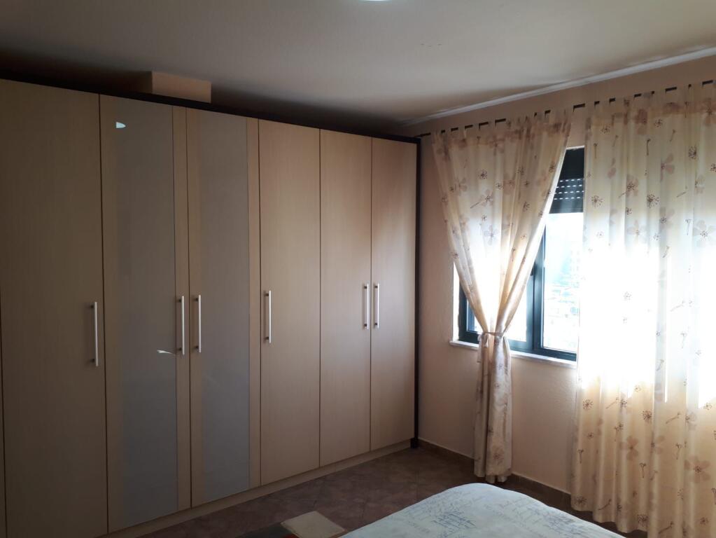 APARTAMENT 1+1 PER QIRA NE BLLOK