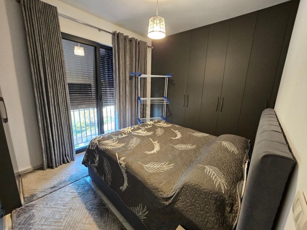 Ne Porcelan Shitet Apartament 2+1 I Mobiluar!