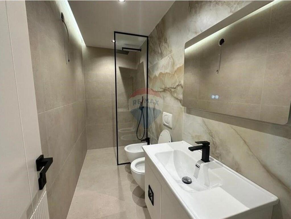 Shitet Apartament 1+1 - te 21 Dhjetori, Tirane