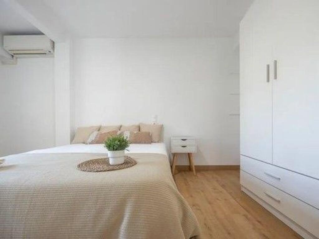 Apartament Me Qera 2+1 ne Qender (ID B221383) Tirane