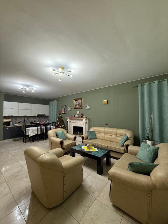 Shitet vile 3 kateshe me cati (me 2 hyrje)