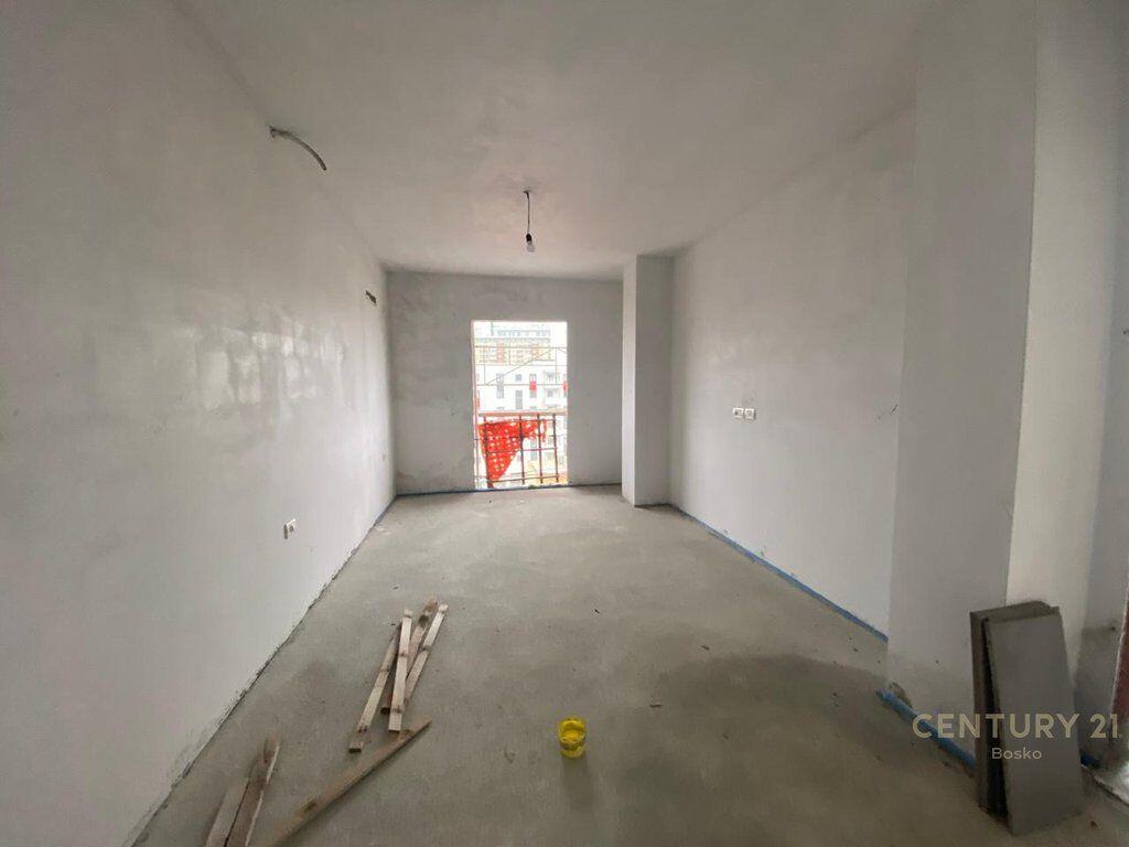 SHITET APARTAMENT 1+1 + VERANDE+PARKING PRANE HIPOTEKES!