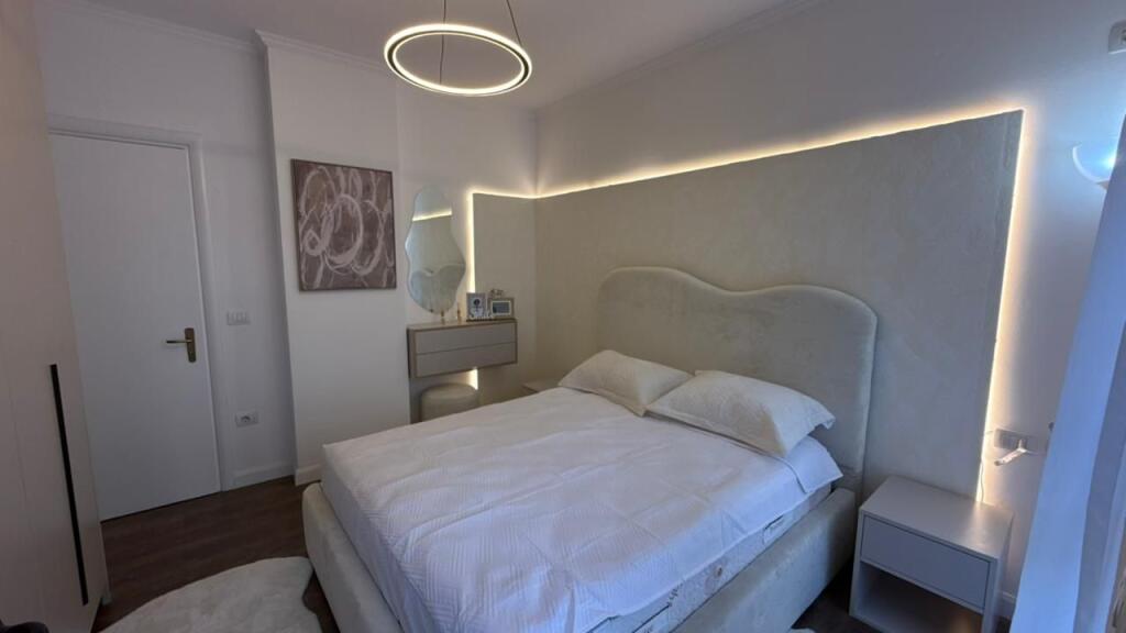 Affittasi appartamento 1+1 a Yzberisht presso Pasticceria Nela 6