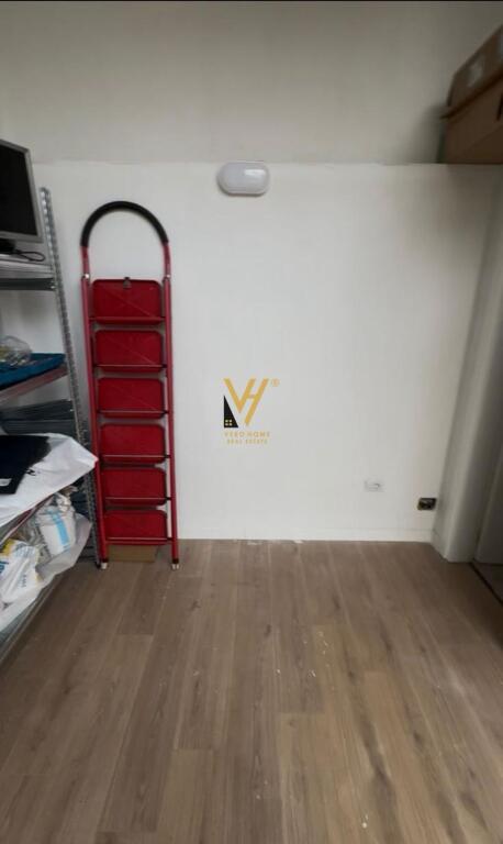 JEPET AMBIENT 16 M2 ME QERA TE BLLOKU I AMBASADAVE 250 EURO