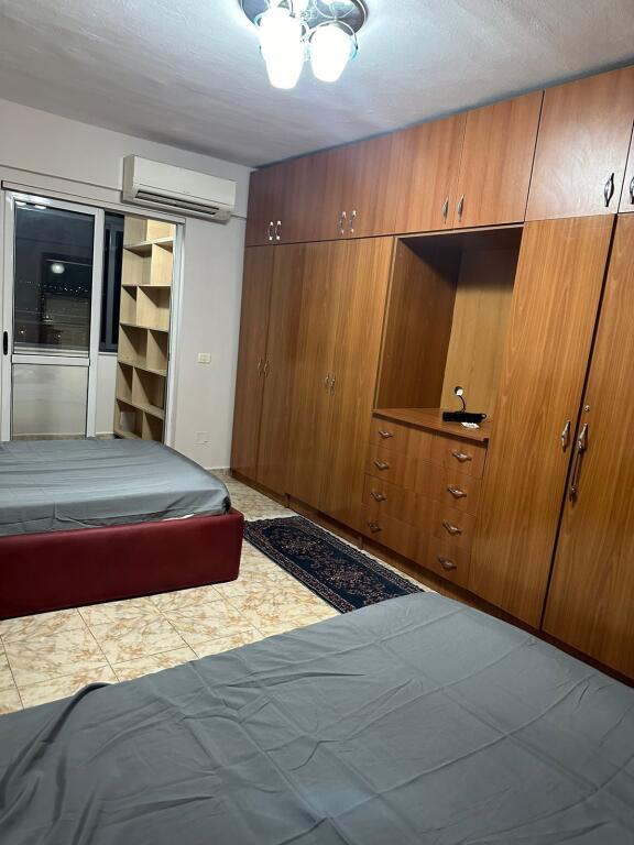 Jepet me Qira Apartament 2+1 – Laprakë (afër Këshillit të Mirë)