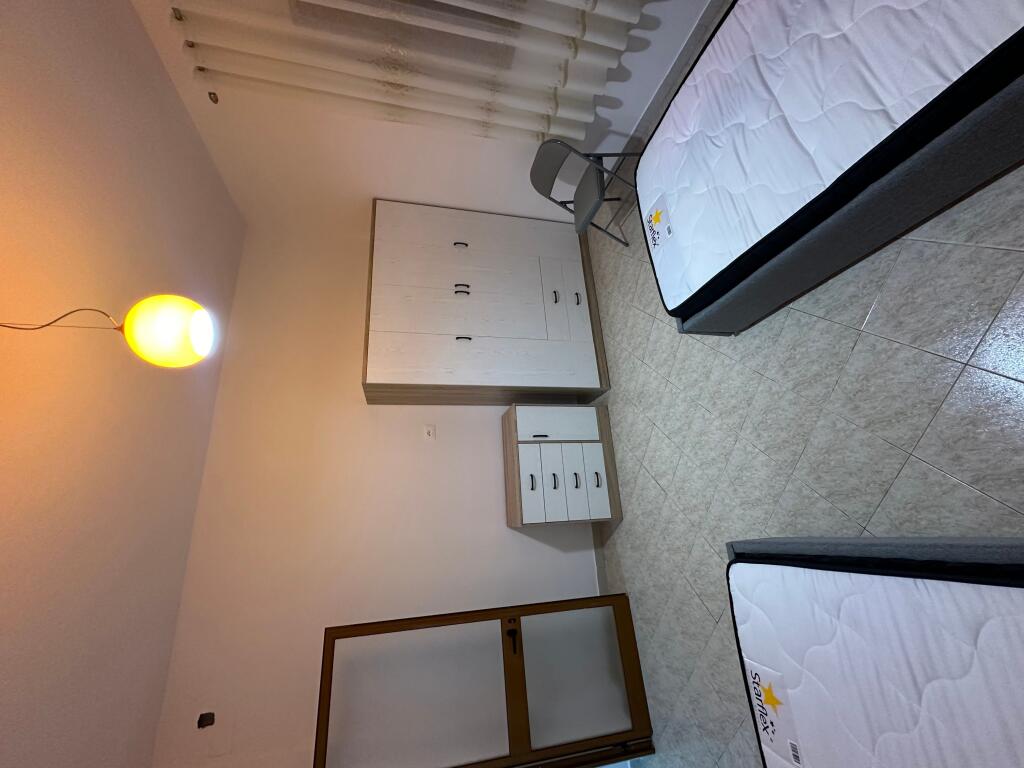 Jepet me qera shtepi 1+1 e mobiluar ne Ali Dem