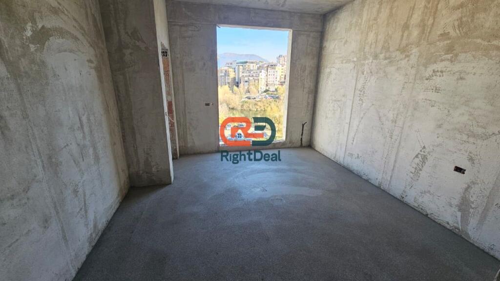 Super Apartament 2+1+2 Per Shitje, Tek Liqeni I Thate, Me Pamje Spektakolare !!