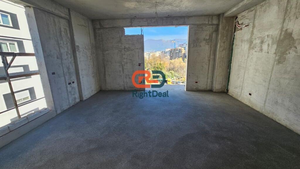 Super Apartament 2+1+2 Per Shitje, Tek Liqeni I Thate, Me Pamje Spektakolare !!