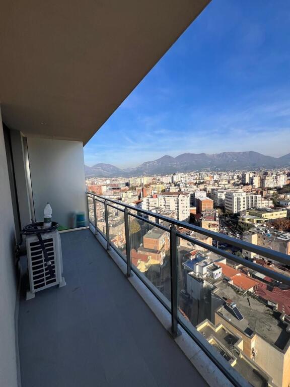 Ambient per zyra tek Mine Peza