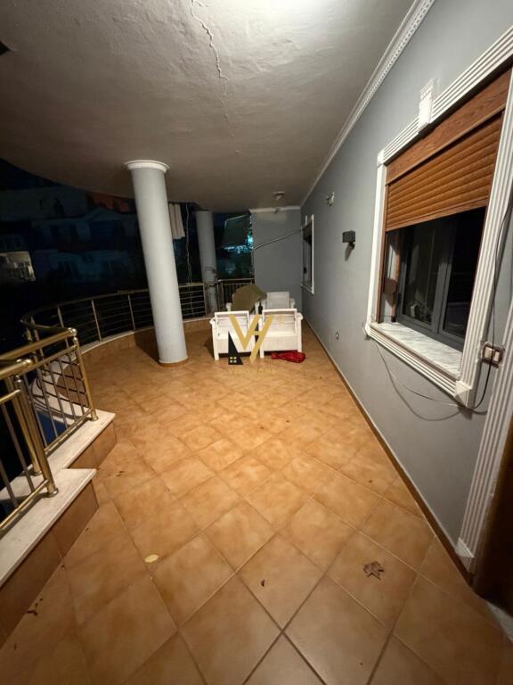 JEPET HYRJE 2+1 ME QIRA TE 21 DHJETORI 70.000 LEKE