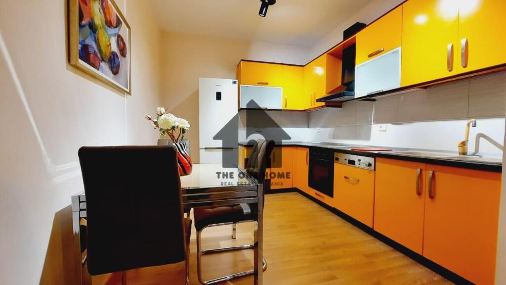 Ap.Qera 2+1+2 Kopshti Zologjik. Pallat ri  