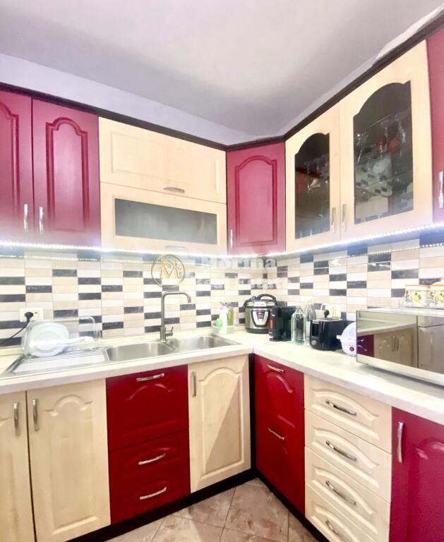 In vendita, Appartamento 1+1, in Allias, Via Njazi Meka, 92000 Euro.