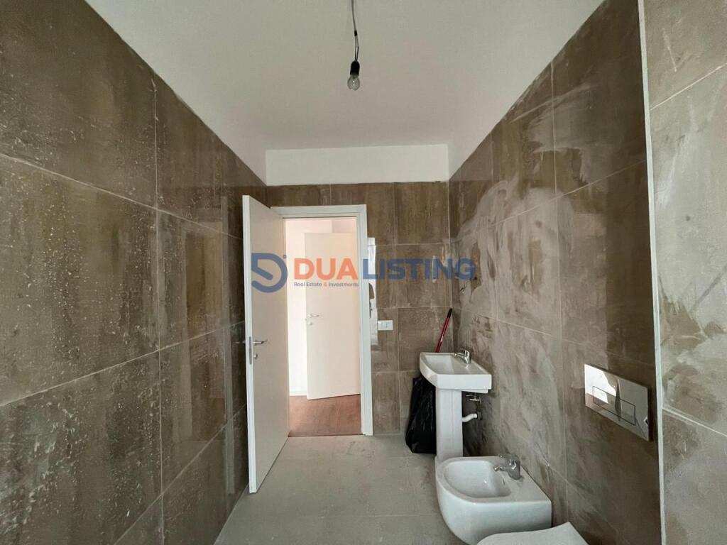 Office space for rent at Pazari i Ri