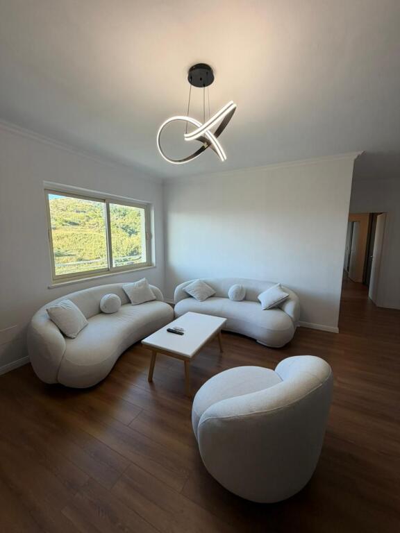 🏡 Shitet Apartament 2+1 me Verandë | Pamje Deti | Shkëmbi i Kavajës