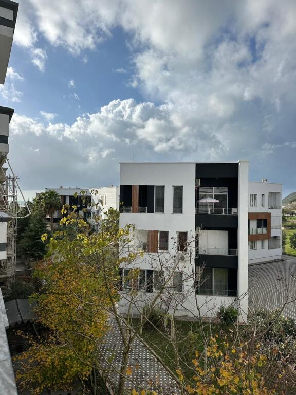 Shitet apartament 1+1 te Gjiri i Lalzit prane kompleksit "Insifa".