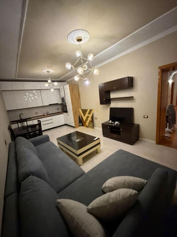 JEPET HYRJE 2+1 ME QIRA TE 21 DHJETORI 70.000 LEKE