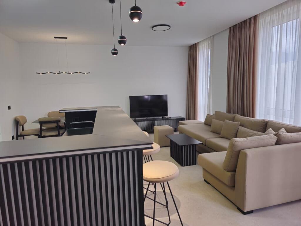 🏡 Jepet me Qira – Apartament 2+1, Liqeni i Thatë, Forest Green