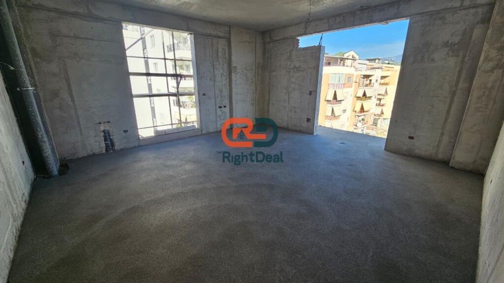 Super Apartament 2+1+2 Per Shitje, Tek Liqeni I Thate, Me Pamje Spektakolare !!