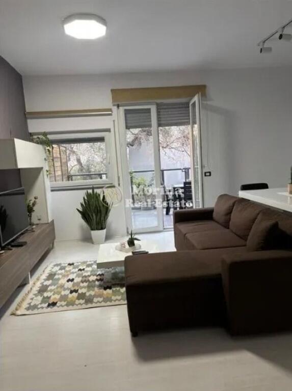 Qera, Apartament  1+1, Kopeshti Botanik, 600 euro/muaj