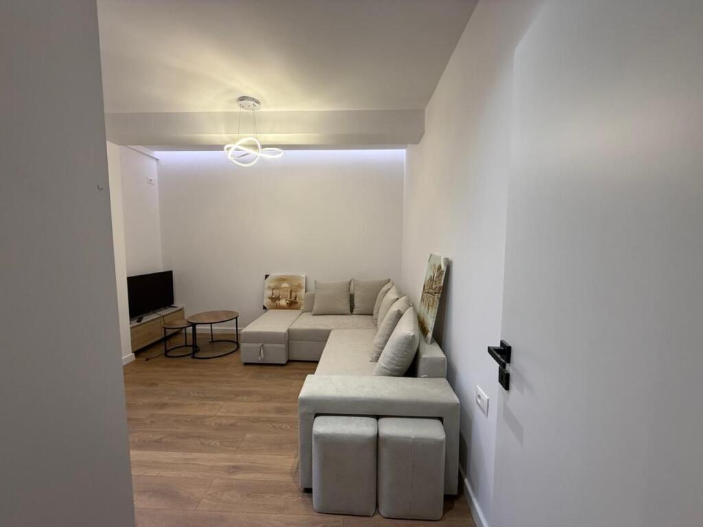 Apartament 1+1 për Shitje – Komuna e Parisit, Rruga Medar Shtylla