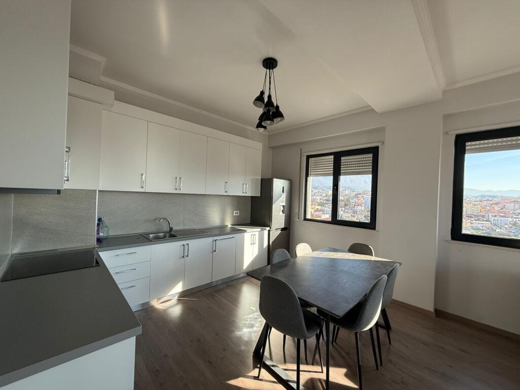 Jepet me qira apartament 2+1 perball UET ne porcelan