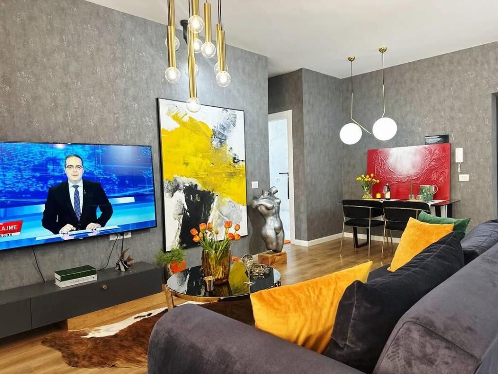 21 Dhjetori, Brenda Unazes se Vogel shesim: apartament 1+1
