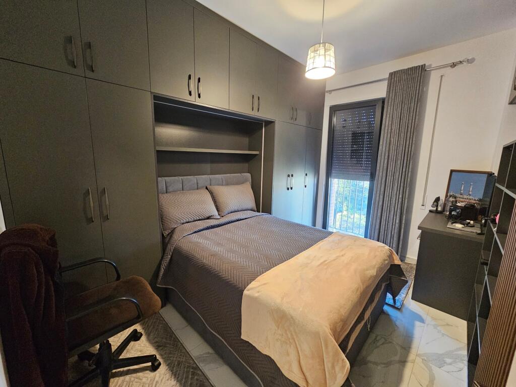 Ne Porcelan Shitet Apartament 2+1 I Mobiluar!