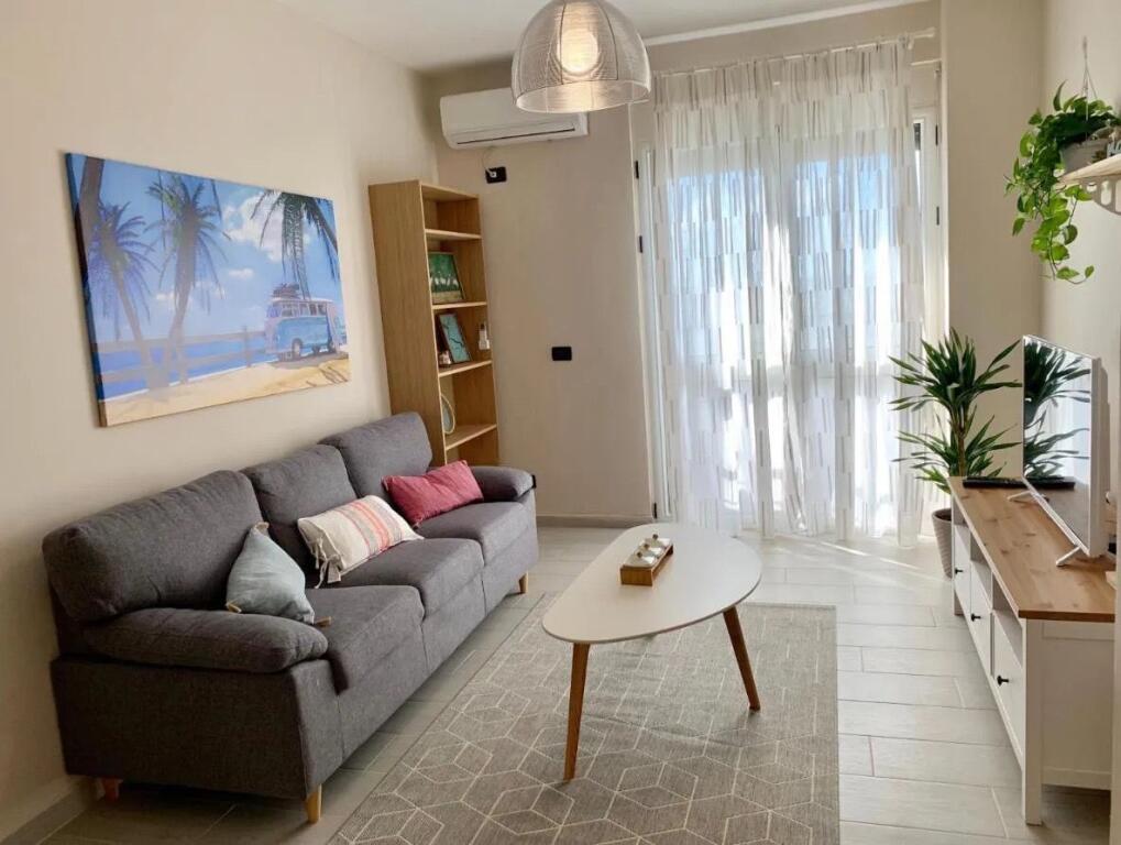 Apartament në vijëtëparë - Shkëmbi i Kavajës