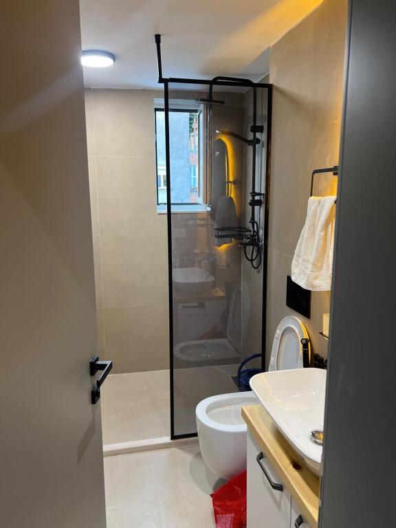 🏡 Apartament 2+1 me Qira – Qendër, Ura e Tabakëve