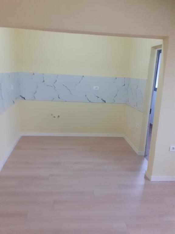 Shitet shtepi prane shkolles bashkuar