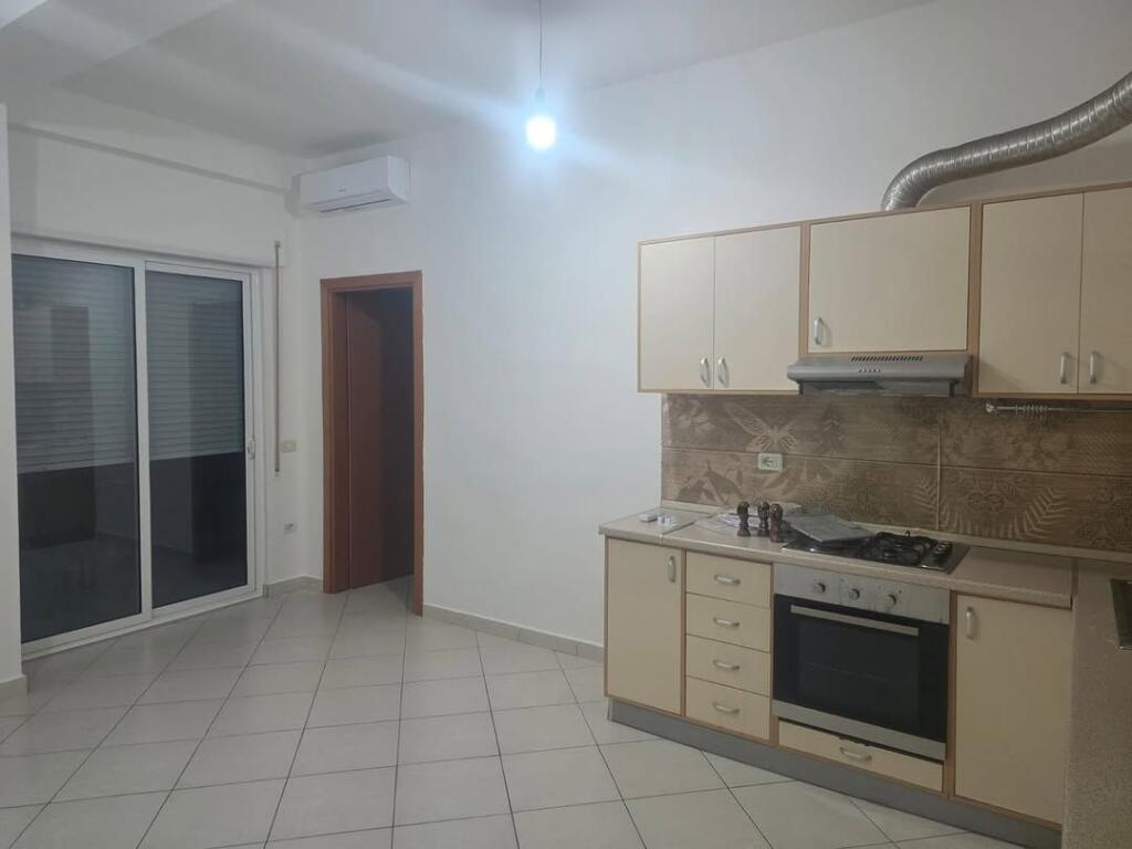 JEPET ME QIRA APARTAMENT 2+1 + GARAZH – KOPSHTI ZOOLOGJIK / PICERI PAVAROTI,