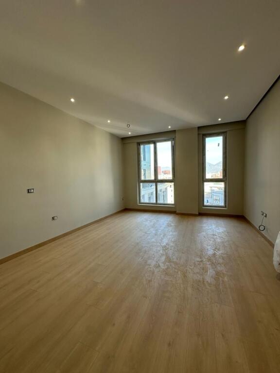 Ufficio in Affitto  Posto Auto, Comune di Parigi