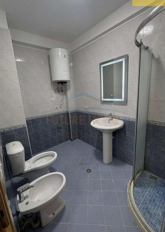 Shitet, Apartament 2+1 –  te “Lin” Yzberisht