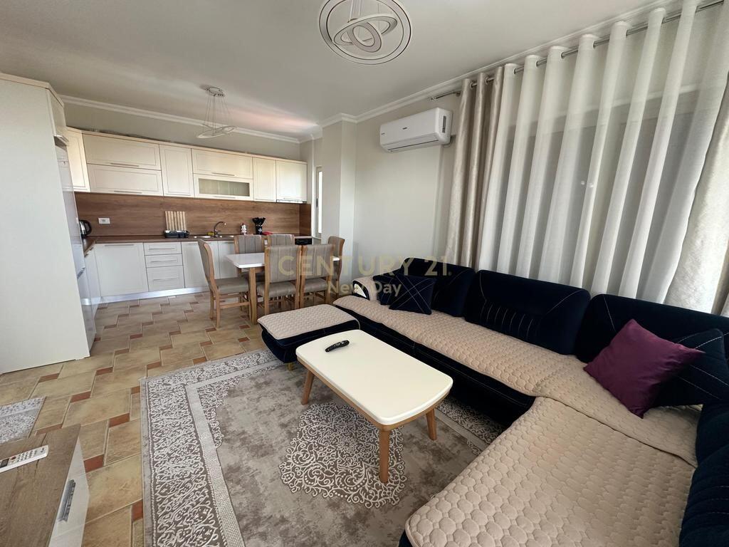 Jepet me Qira Apartament 2+1+2T në Plazh, Durrës - 500€ | 90 m²