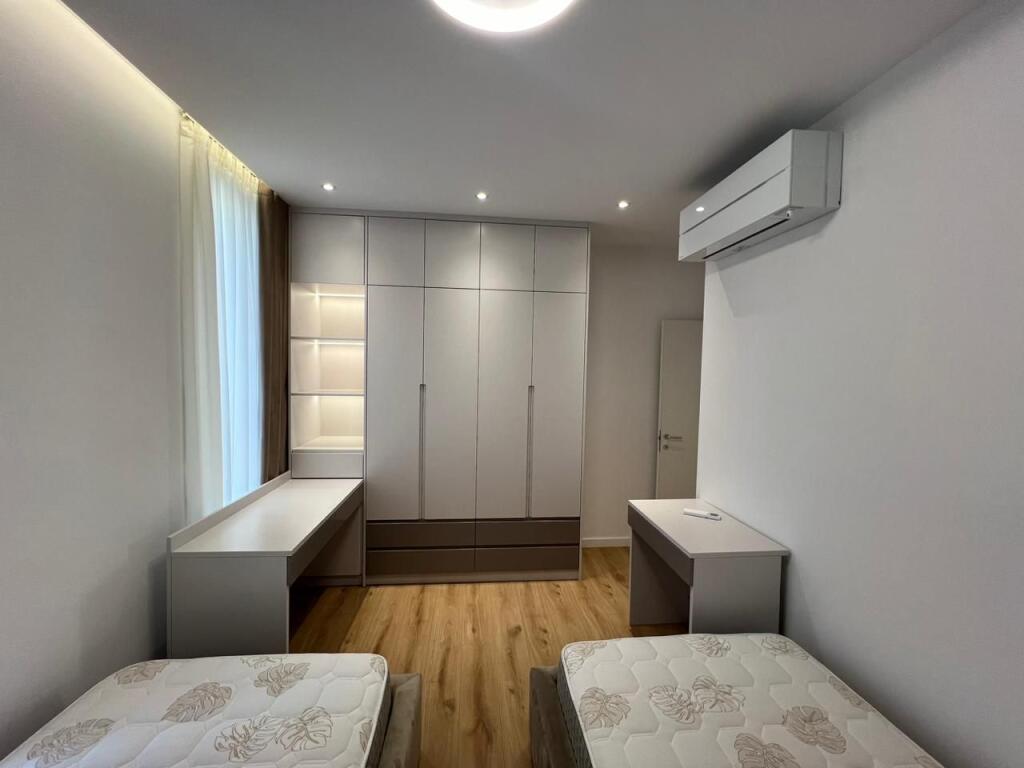 APARTAMENT 2+1 ME POST PARKIMI PER QERA TEK BULEVARDI RI!