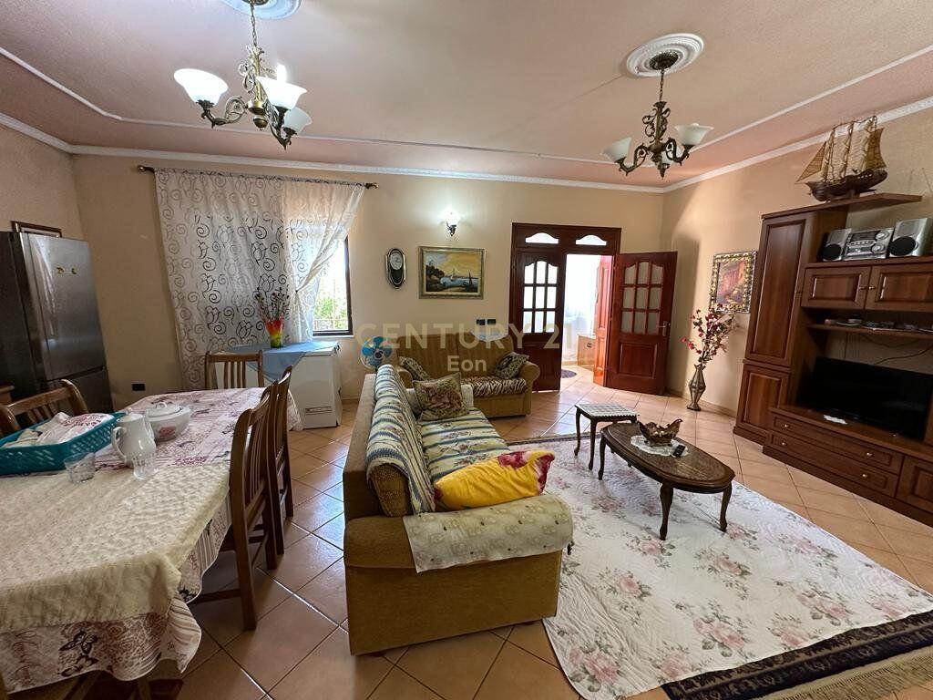 VILË ME PAMJE PANORAMIKE NGA DETI – SHKALLNUR, NË SHITJE!