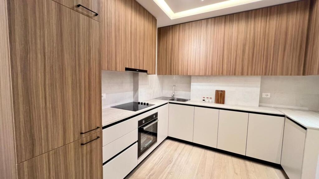 Me Qera : 1+1📍Zogu i Zi (Prane Ring Center) - 75.000 Lek - S.70m² - Pllt.V 2025 || I Pabanuar me Parë &amp; Arreduar me Arkitekt✨️