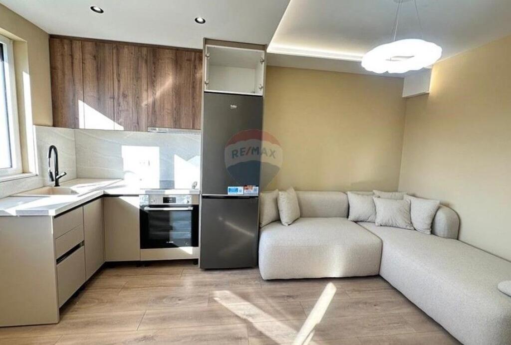 Shitet Apartament 1+1 - te 21 Dhjetori, Tirane