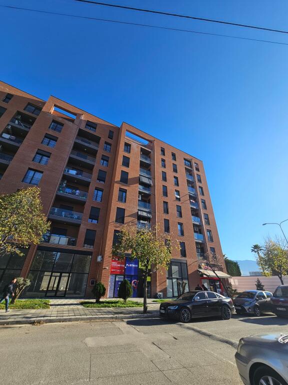 Ne Porcelan Shitet Apartament 2+1 I Mobiluar!