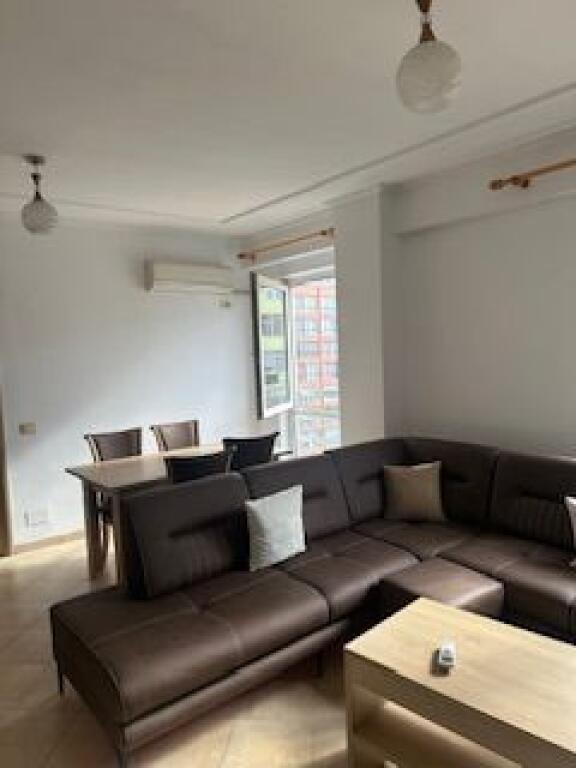 Apartament 2+2+parkim te rruge burgut me 550€