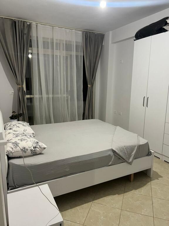 Shitet apartament 2+1+bllk —- 1100€/m2