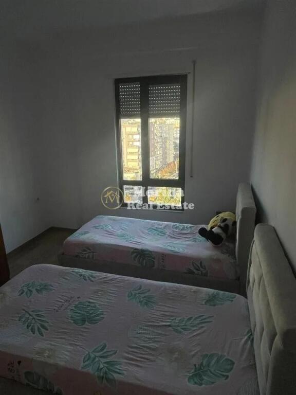 Affitto | Appartamento 2 + 2 | Zona: Xhamllik | 700 €/mese