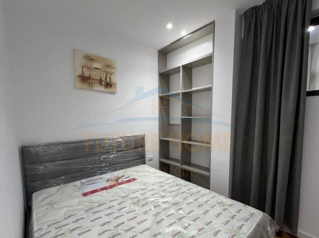 Shitet, Apartament 1+1, Komuna e Parisit, Tirane