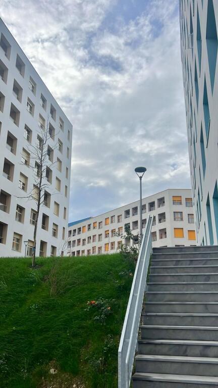 In Affitto: Spazio per Ufficio📍Ali Dem (Residenza Kadiu) - 30.000 Lek - Sup. 60m² - Piano V2025 || 100% Nuovo✨