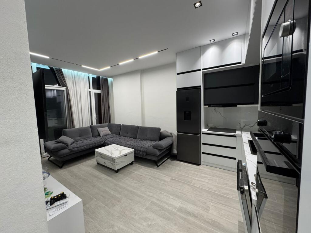 SHITET APARTAMENT 2+1 TEK GOLDEN PARK 3 TIRANE , prane Spitalit Amerikan 3