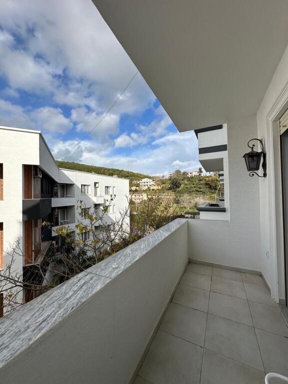 Shitet apartament 1+1 te Gjiri i Lalzit prane kompleksit "Insifa".