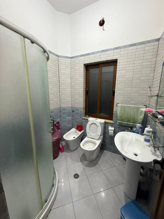 Shitet vile 3 kateshe me cati (me 2 hyrje)